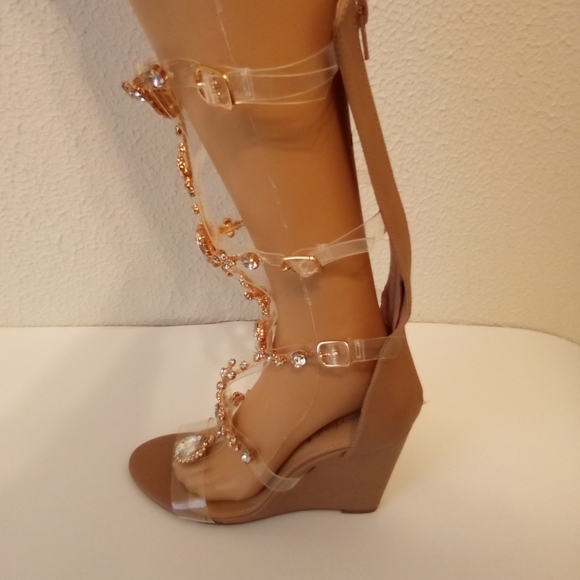 Shoe dazzle Tan Faux Leather Rhinestone Zip Gladiator 4 1/2" Wedge Heels sz 9 - Picture 2 of 16